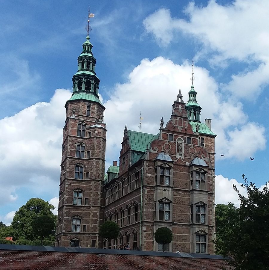 This is the first photo I took of Rosenborg Castle before I brought my family here.