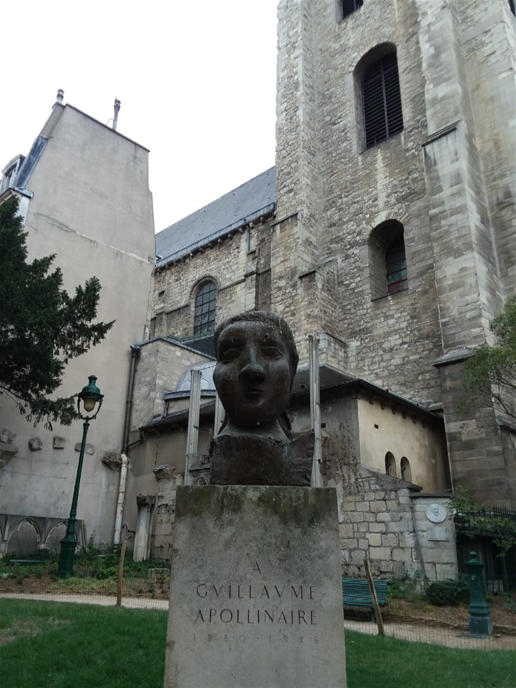 This sculpture is outside of Èglise Saint-Germain des près. This is a memorial to Guillaume Apollinaire and Pablo Picasso is the sculptor of this sculpture. 🙂 The subject posing for the bust was Dora Maar who was a companion of Pablo Picasso. Guillaume Apollinairer and Pablo Picasso were friends. Dora Maar was a photographer and painter from Yugoslavia who met Pablo Picasso in 1935 or 1936. They worked together but they also became lovers for about 9 years. My favorite restaurant to eat a nice omelet natural for breakfast is 