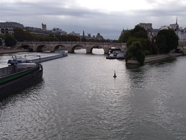 On the Seine looking towards lle de la cité If I remember  correctly, I am standing on Pont de les Arts.