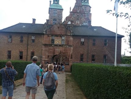 This is probably called the south entrance to Rosenborg Castle because we arrived here after passing through Kongens Have, after having taken a photo of the fountain. And the fountain is south or southeast of this entrance.