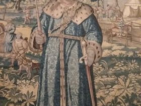 This tapestry depicts King Christoffer II. He was King of Dänmark from 1320-1326 then he became king again in 1329 and remained so until he died.